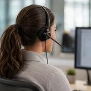 Noise-canceling microphone helps reduce background noise during calls.
